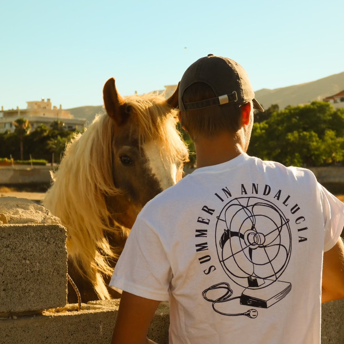 Camiseta unisex B&W - Estampado trasero